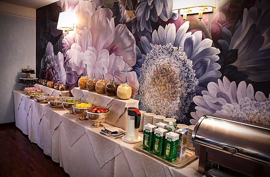 Admiral Hotel Villa Erme