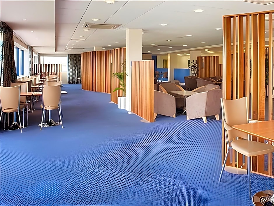 Holiday Inn Express Cardiff Airport