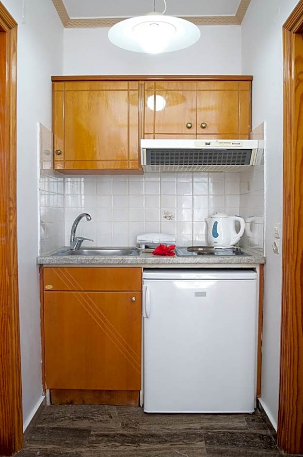 Nikos Studios and Apartments