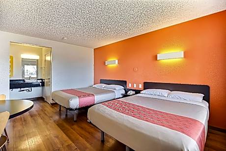 2 Queen Beds |