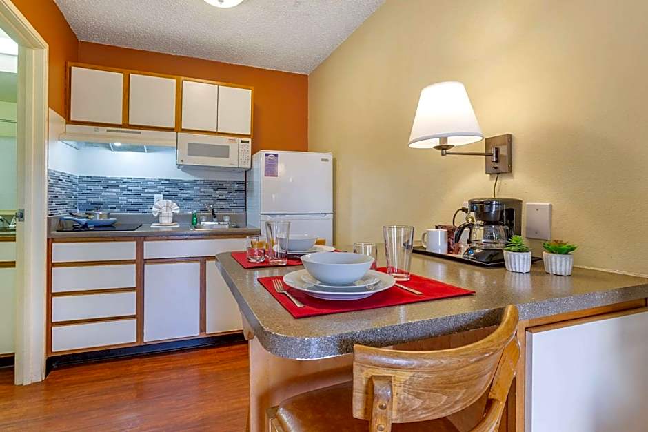 Suburban Studios Albuquerque Midtown - University
