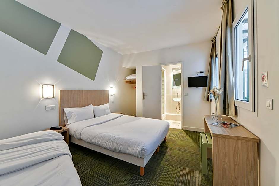 Photo 1 of 5 of Triple Room
