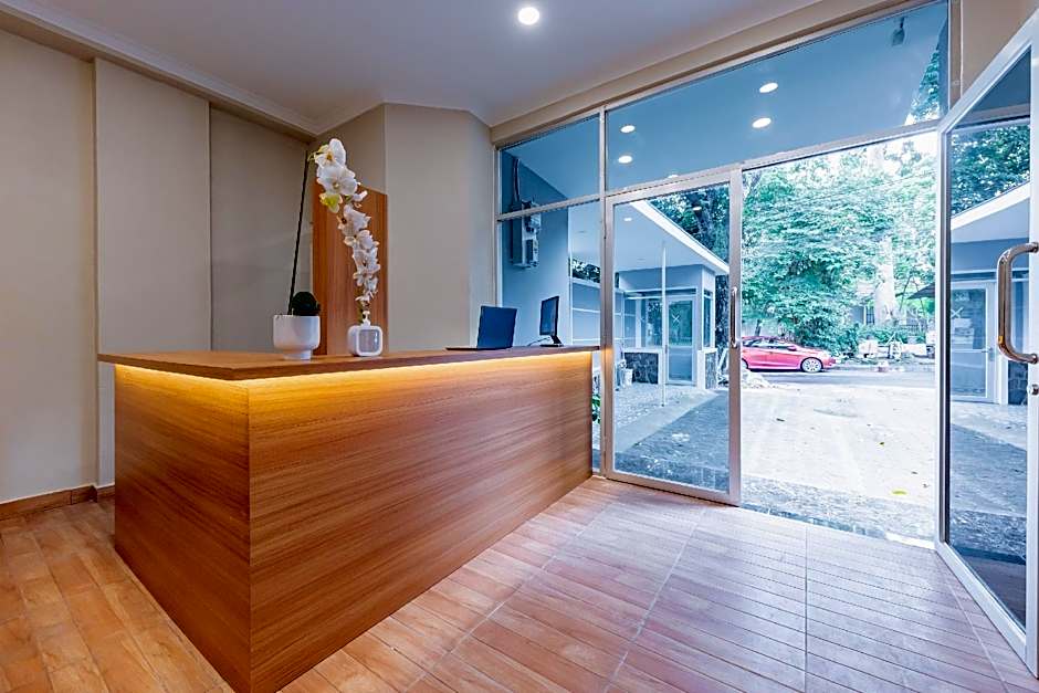 RedDoorz Plus @ Bagusrangin Street 2