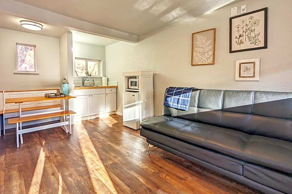 The Fountain Creek Inn of Manitou Springs