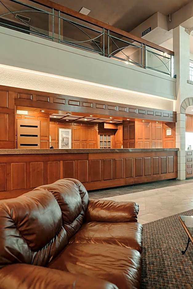 Centre De Congres Et Hotel La Sagueneenne