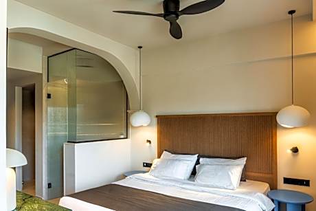 Superior Suite with Mountain View & Indoor Hot Tub