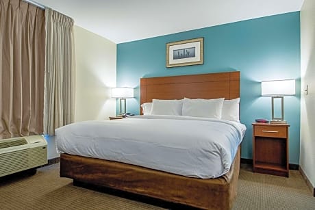 King Suite - Accessible/Non-Smoking