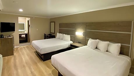 2 Queen Beds, Non-Smoking, Work Desk, Microwave And Refrigerator, Continental Breakfast