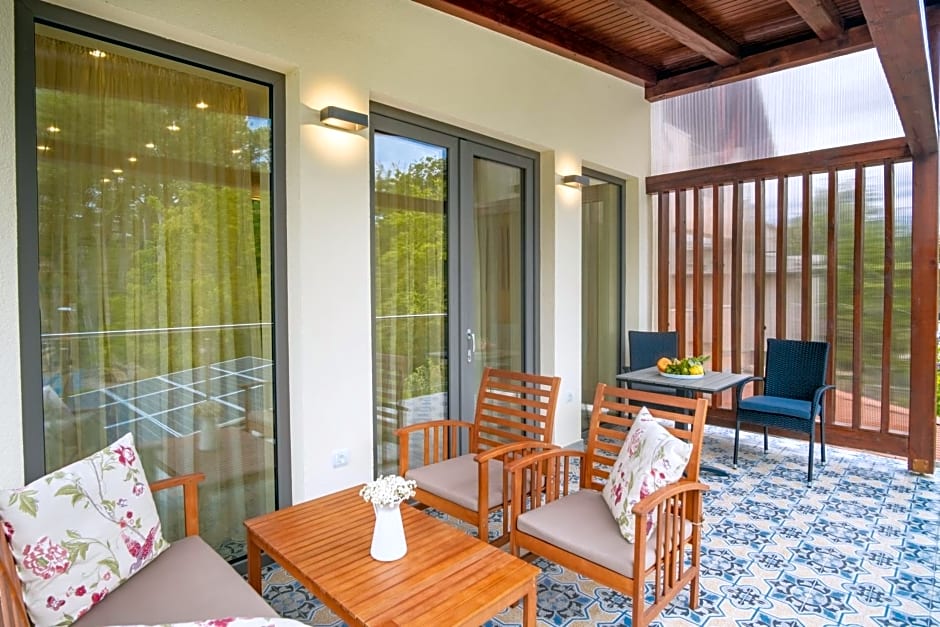 Kiss-Henézi Guest House