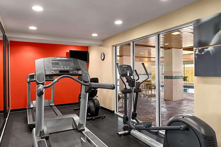 Country Inn & Suites Rochester South Mayo Clinic – Rochester, MN