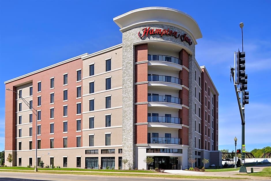 Hampton Inn by Hilton Cedar Falls Downtown