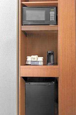 King Suite with Sofa Bed - Hearing Accessible