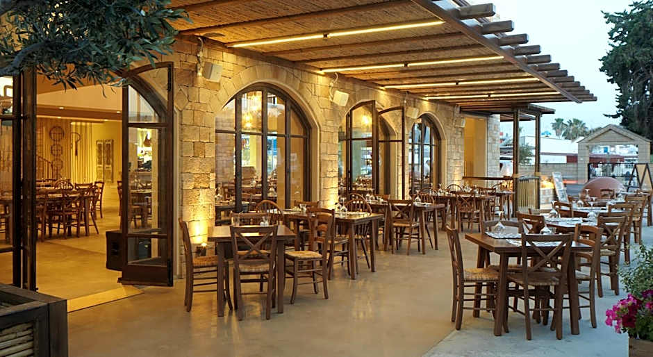 Melpo Antia Hotel & Suites
