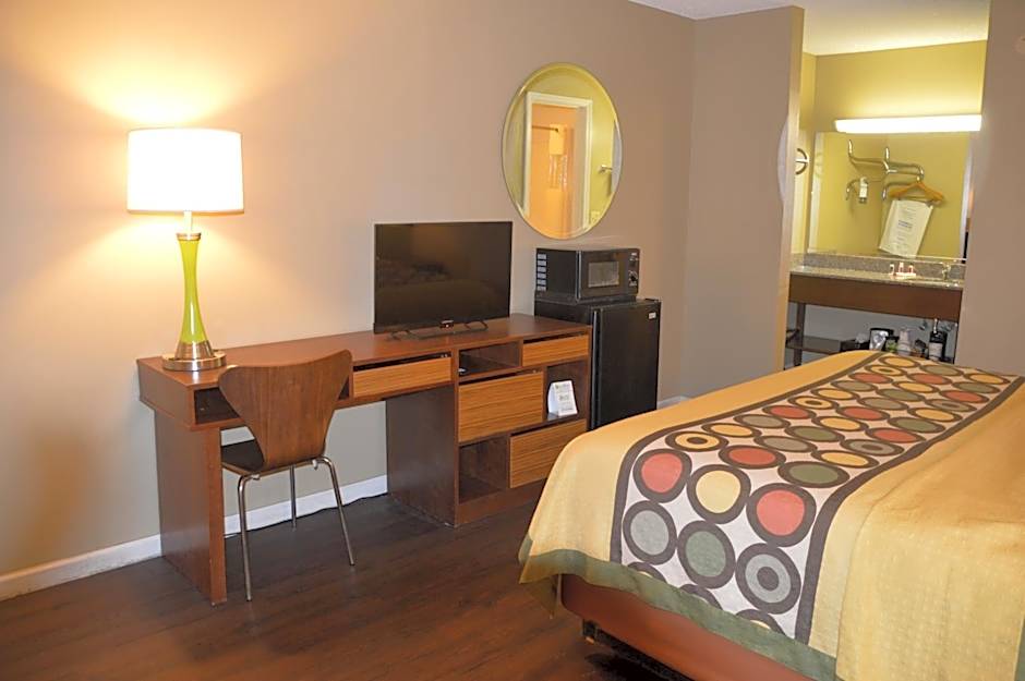 Super 8 by Wyndham Monticello