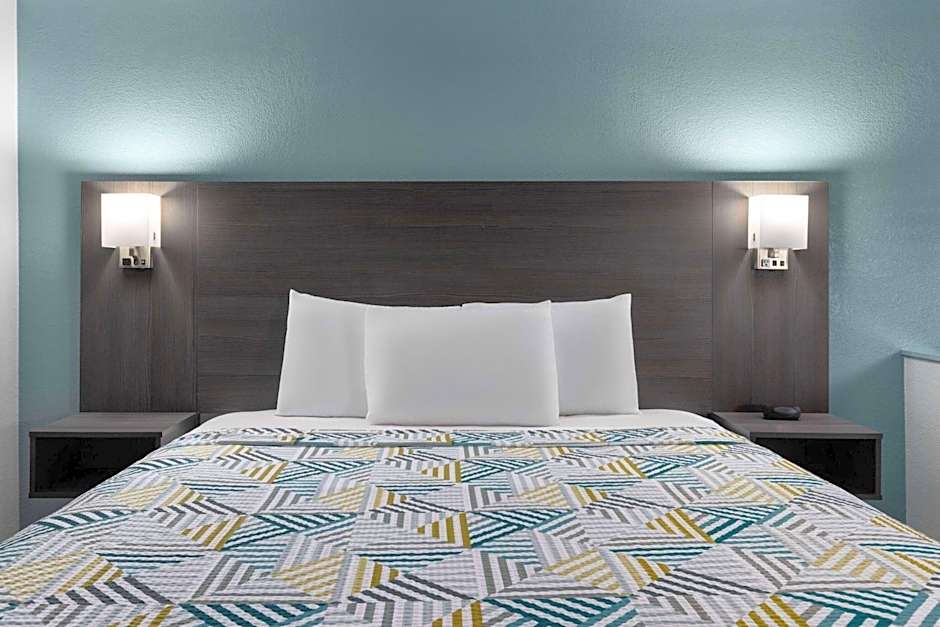 Travelodge by Wyndham Lemoore Near Naval Air Station