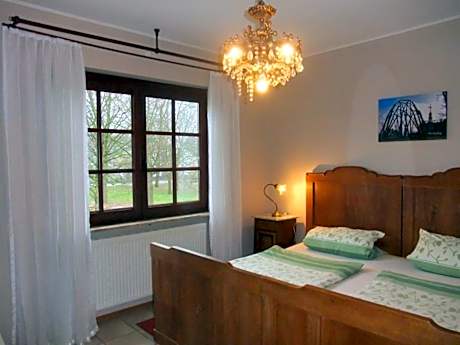 Double or Twin-Classic-Ensuite with Shower