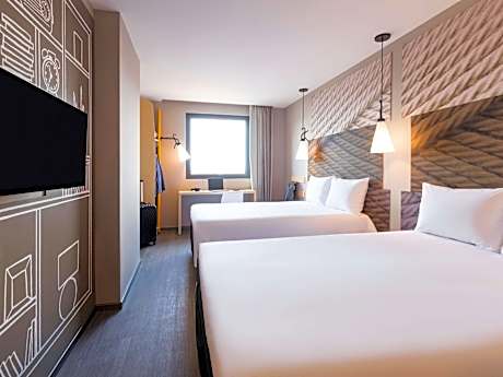 Two double beds, WiFi, flat-screen LED TV and bathroom with shower