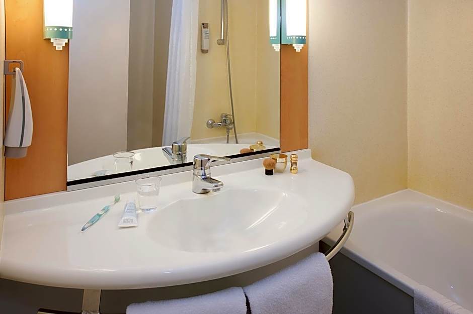 ibis Paris Pantin Eglise