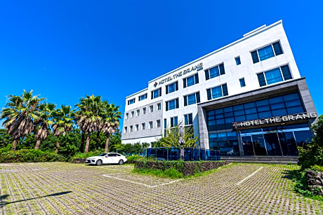 Hotel The Grang Jungmun