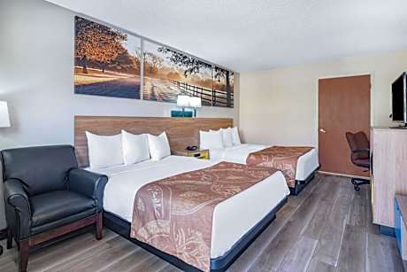 Deluxe Queen Room with Two Queen Beds - Disability Access- Smoking