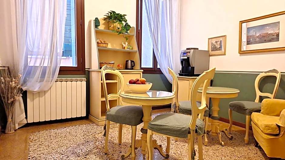 Ca' San Trovaso - 6 Rooms