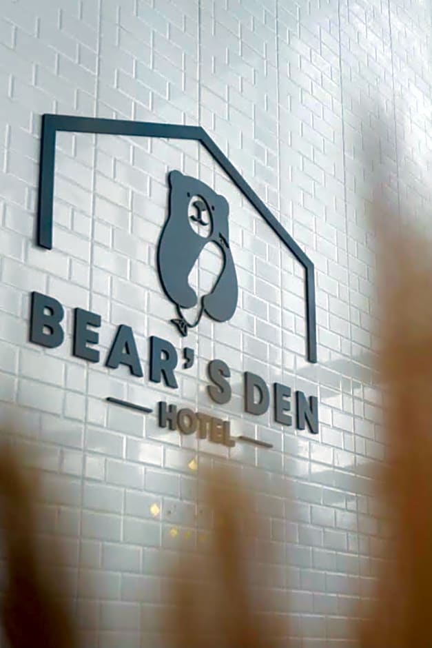 Bear’s Den Hotel