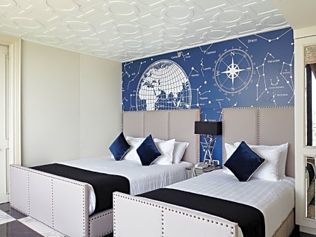 FAMILY GRAND ROOM WITH BUNK BED