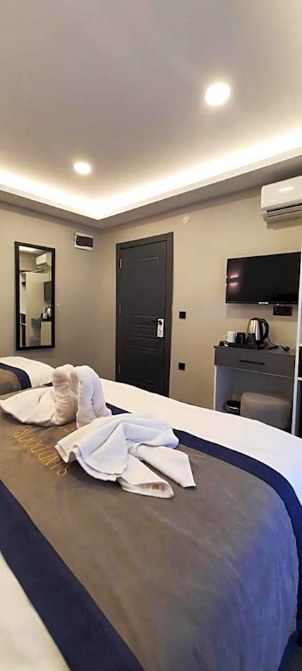 SAND DOOR HOTEL