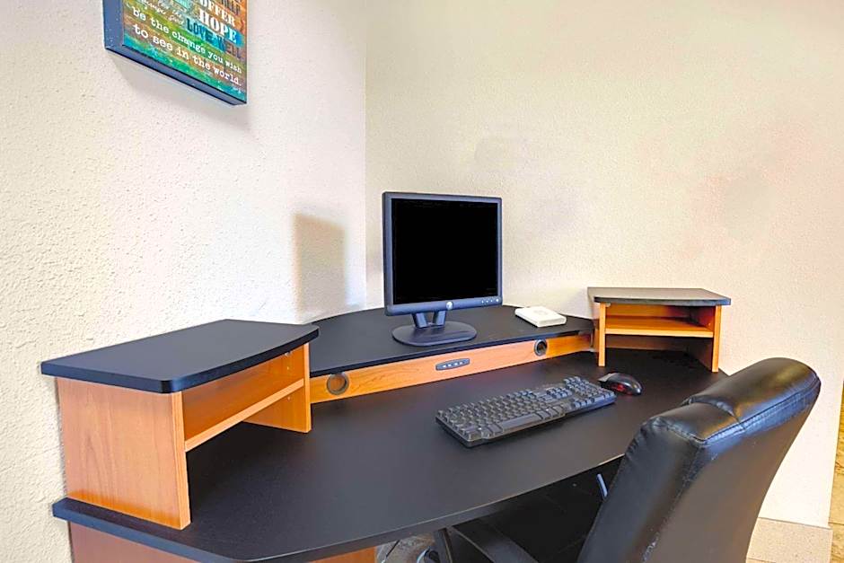 Microtel Inn & Suites By Wyndham Roseville/Detroit Area