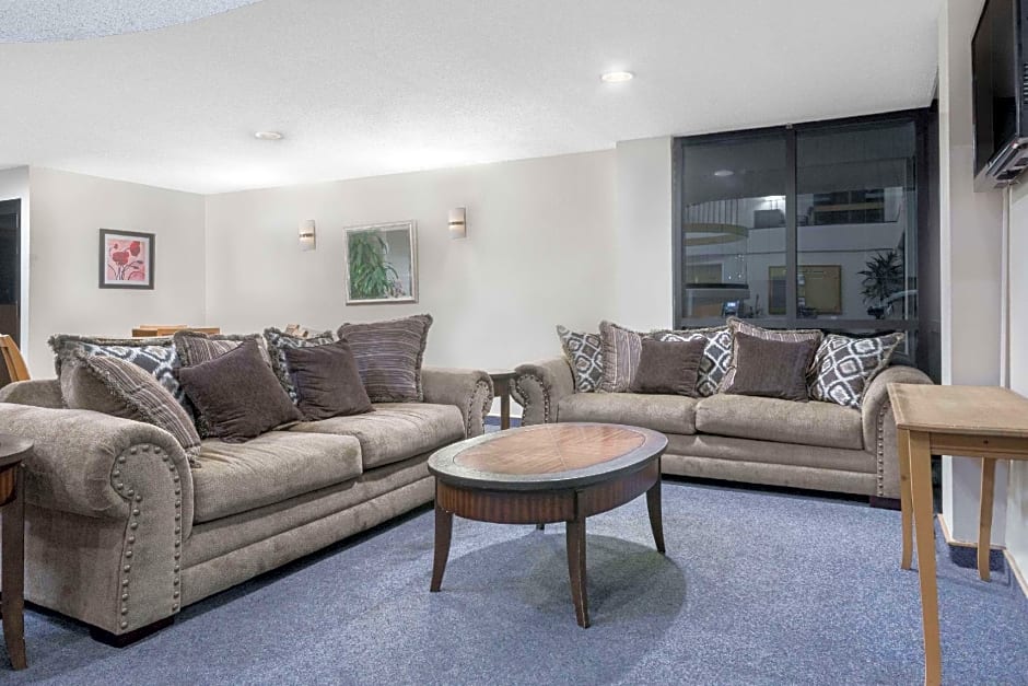 Baymont by Wyndham Muncie Near Ball State University