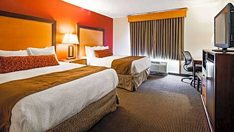 2 Queen Beds Non-Smoking Pet Friendly Room Microwave And Refrigerator Full Breakfast