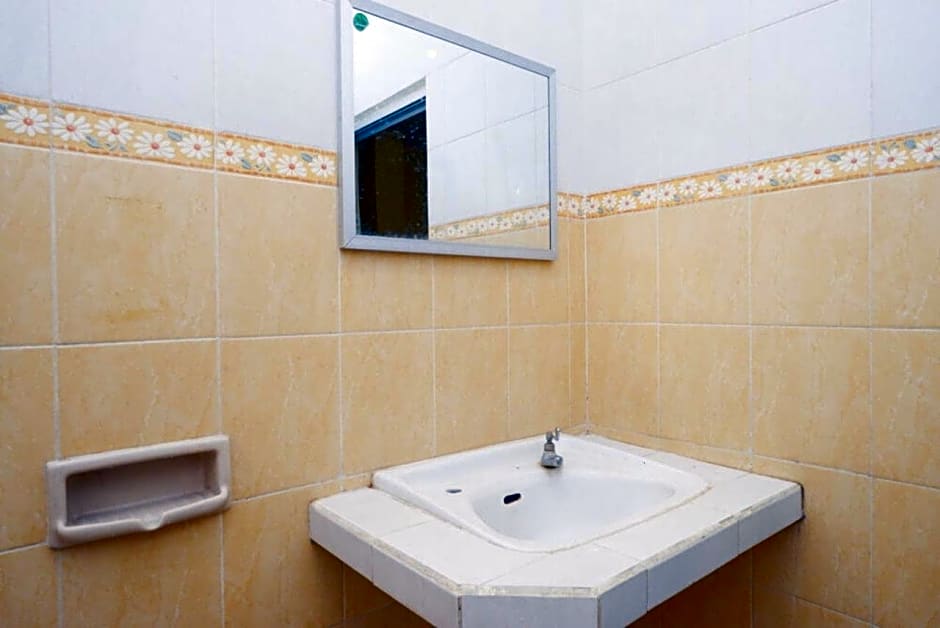 RedDoorz @ Hotel Sartika Yogyakarta