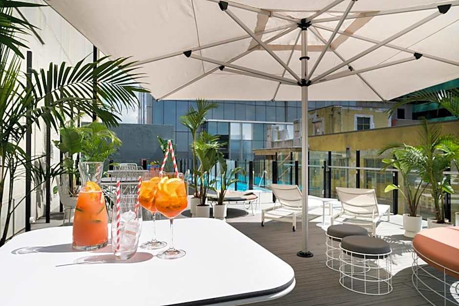 Adelphi Hotel