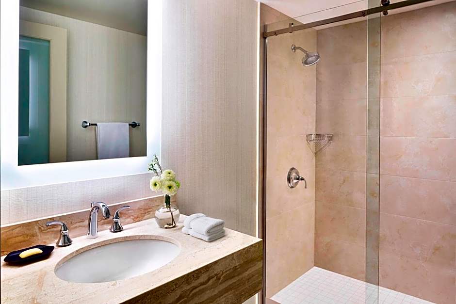 Sheraton Vancouver Wall Centre