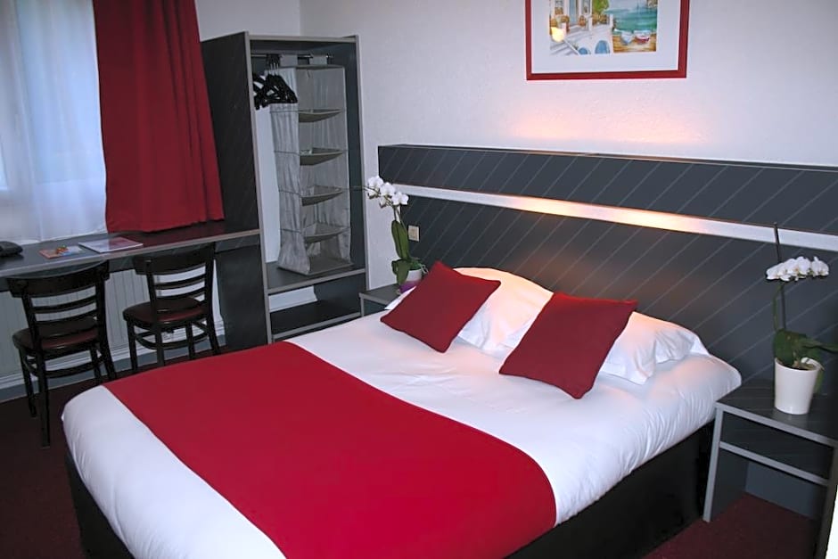 Hotel The Originals Bernay Acropole