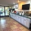 Econo Lodge Inn & Suites Southeast