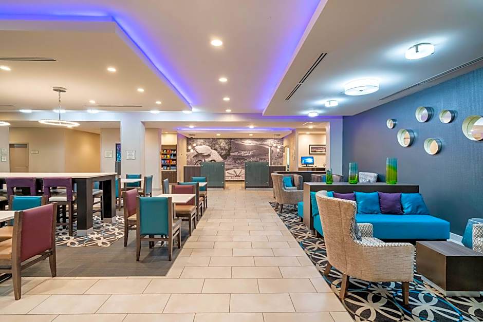 La Quinta Inn & Suites by Wyndham Chattanooga - Lookout Mtn