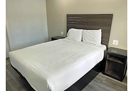 1 Queen Bed | Non-Smoking, Micfridge