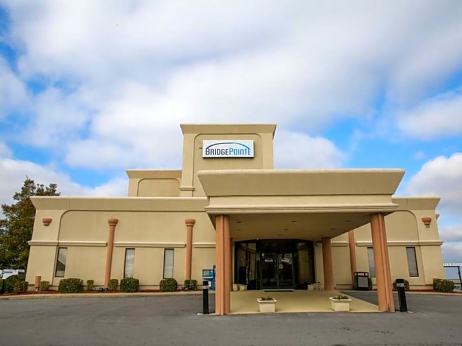 Bridgepointe Hotel & Marina