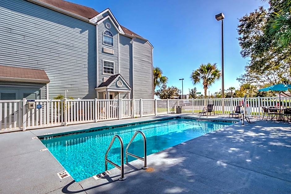 Microtel Inn and Suites - Zephyrhills