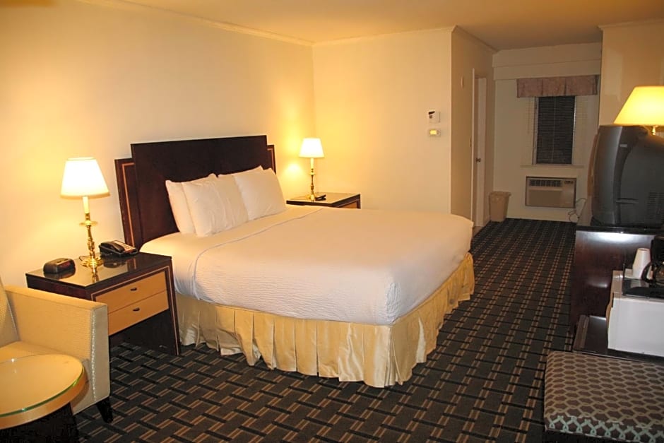 Bedford Plaza Hotel