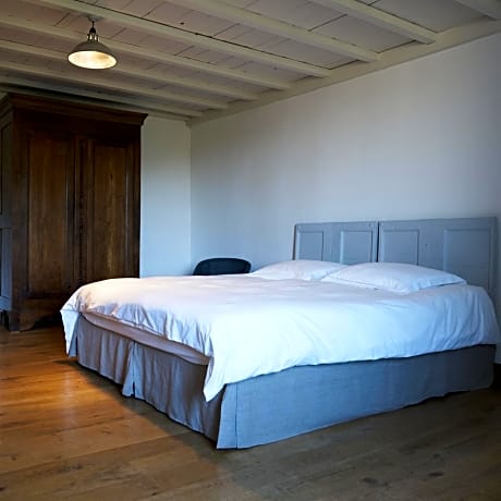 Double or Twin-Superior-Private Bathroom-Courtyard view-Chambre N°1