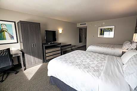 Standard Queen Room with Two Queen Beds and Tub - Mobility Accessible