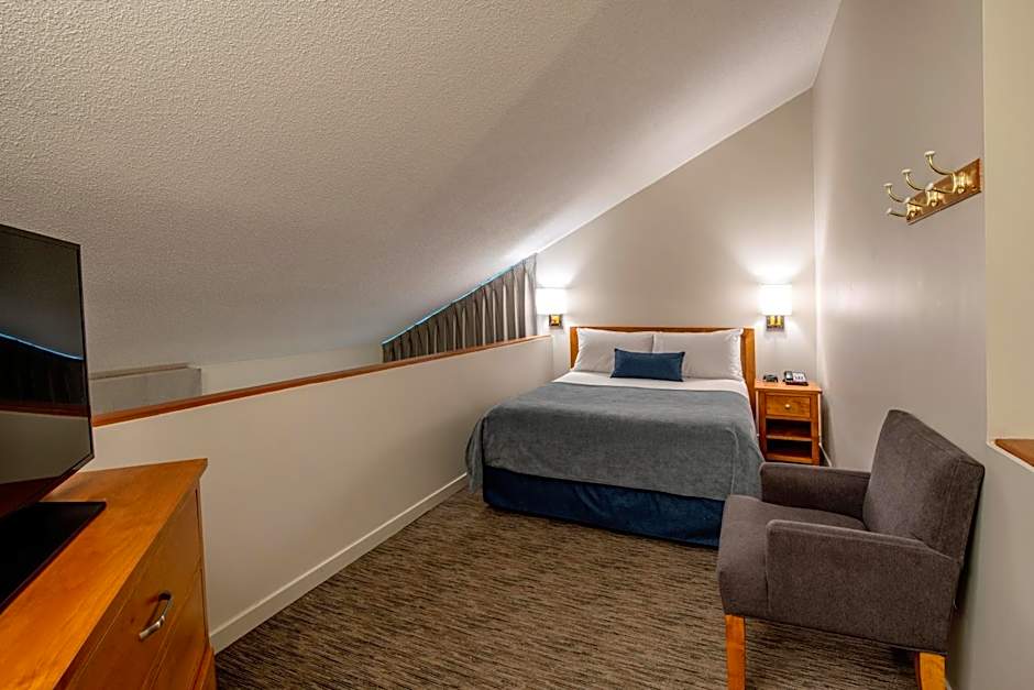 Whistler Village Inn & Suites