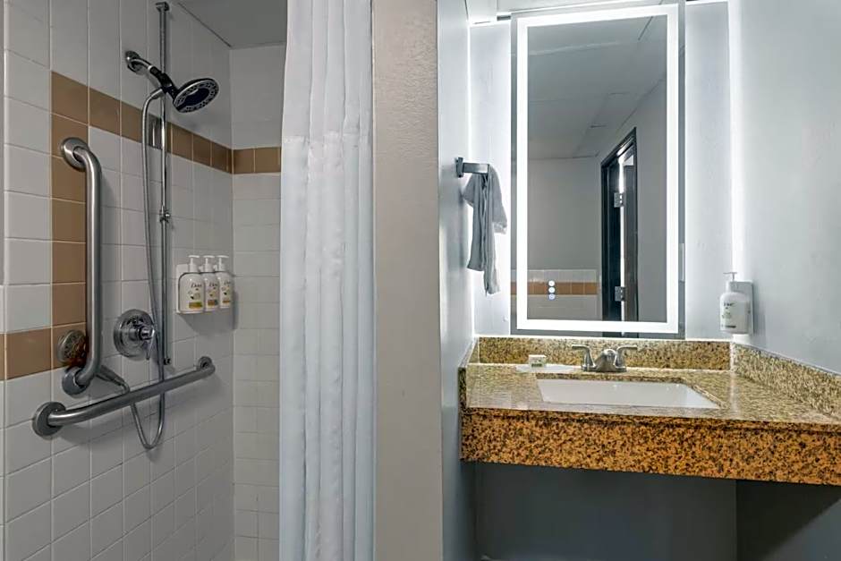 AmericInn by Wyndham Shakopee Near Canterbury Park