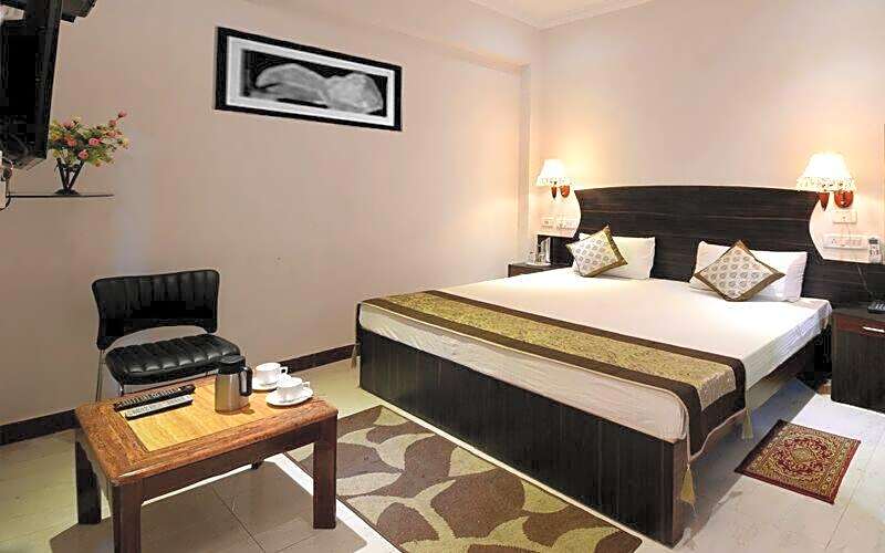 OYO 5539 Merit Hotel                                                                        