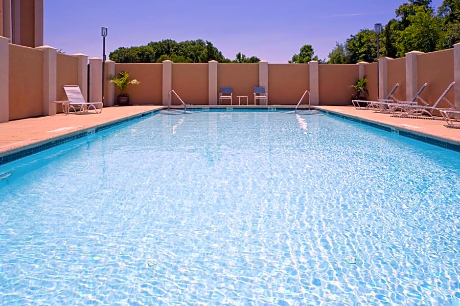 Holiday Inn Express Washington DC East- Andrews AFB By IHG