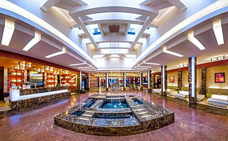 Grand Majestic Plaza Hotel