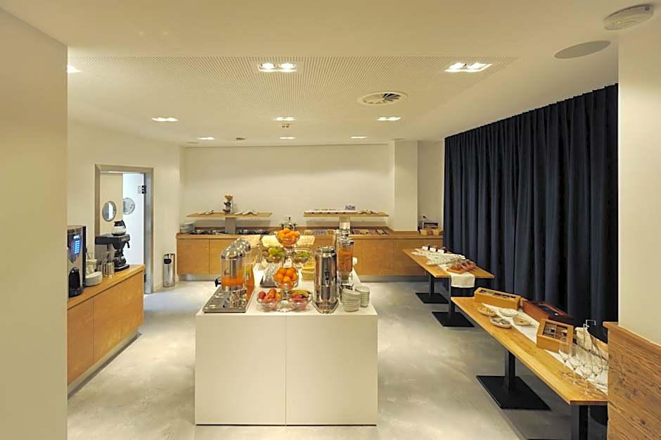 VI VADI HOTEL BAYER 89