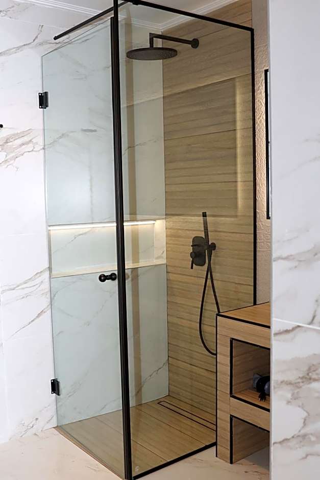 Paris-Irini Studios And Apartments